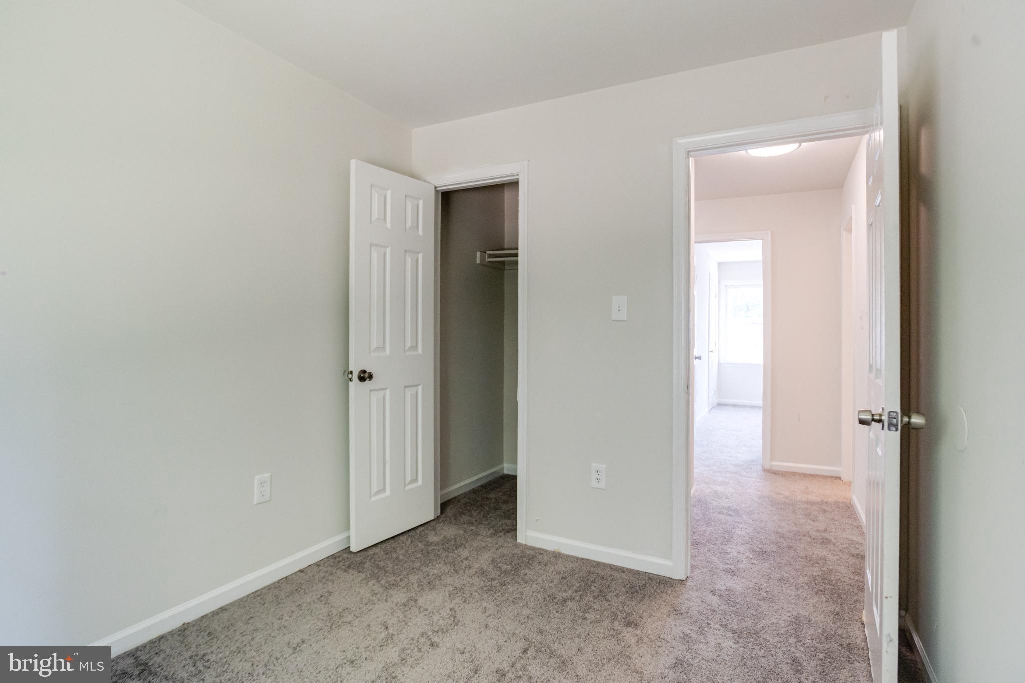 182 East Village Road Elkton, MD 21921 - Photo 33 of 42 Spacious entryway with inviting light.
