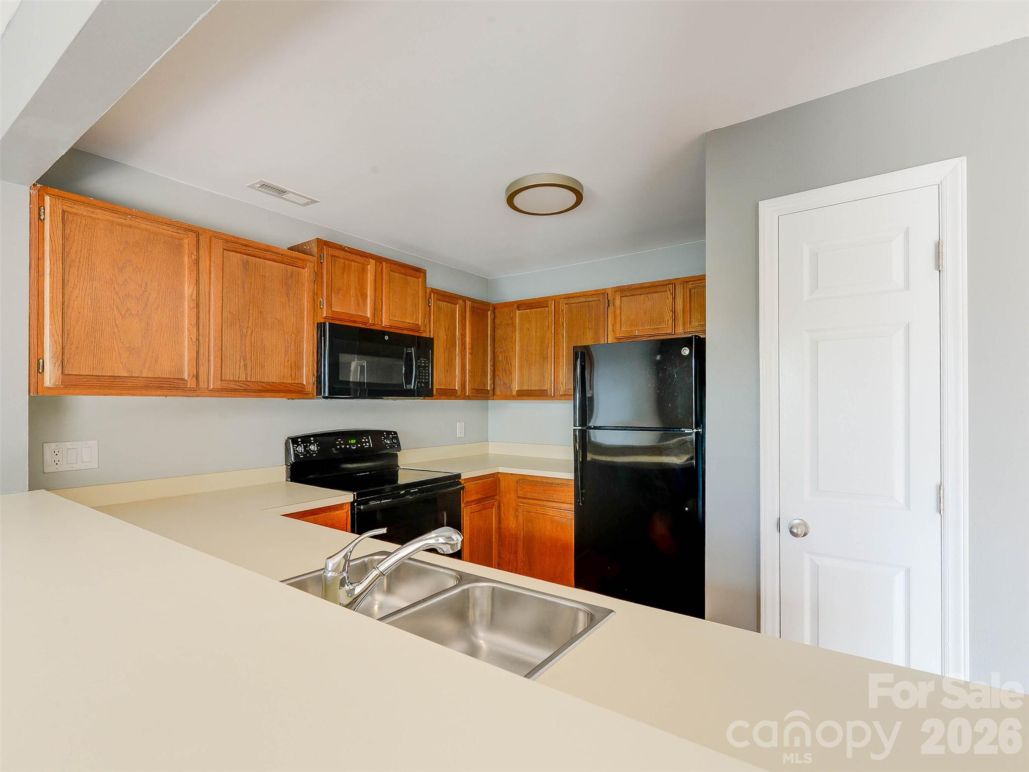766 Marsh Road, Unit 7 Charlotte, NC 28209 - Photo 10 of 34 Gallery Image 10