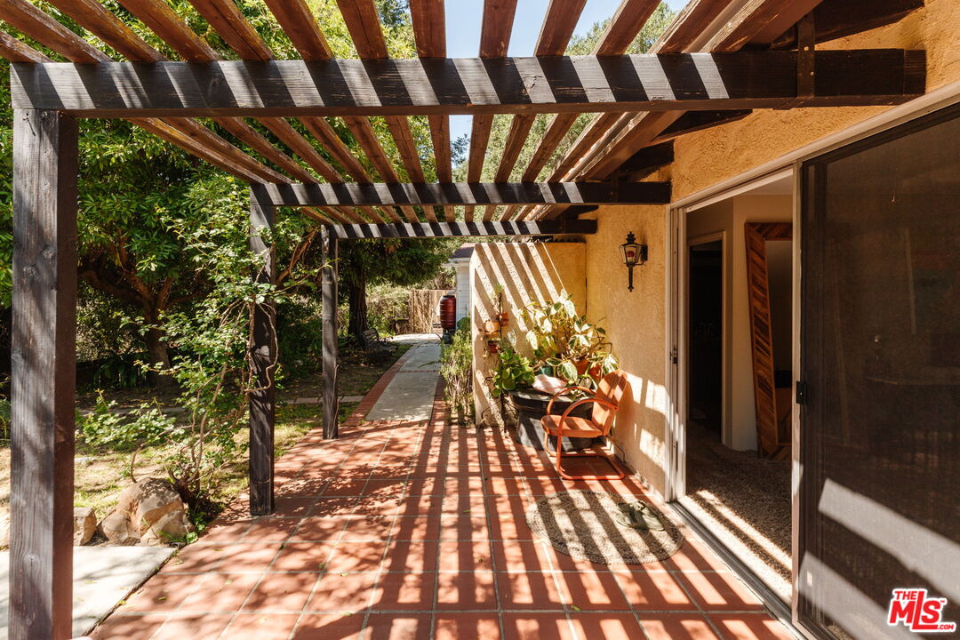 21302 Entrada Road Topanga, CA 90290 - Photo 26 of 74