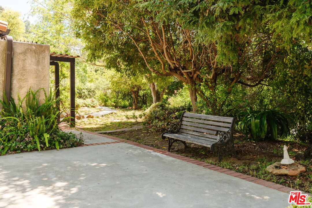 21302 Entrada Road Topanga, CA 90290 - Photo 28 of 74