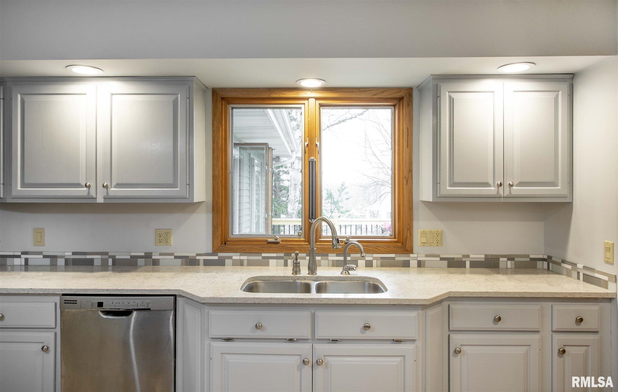 4680 Trails End Road Bettendorf, IA 52722 - Photo 9 of 29