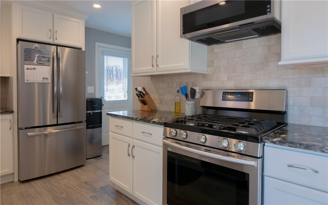 4 Flint Corn Road Portsmouth, RI 02871 - Photo 17 of 36 Kitchen