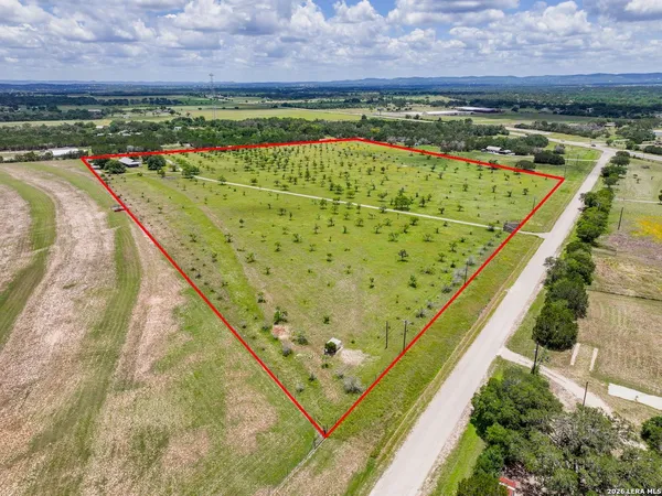 $685,000 | 292 Old Loop 173, Bandera, TX 78003
