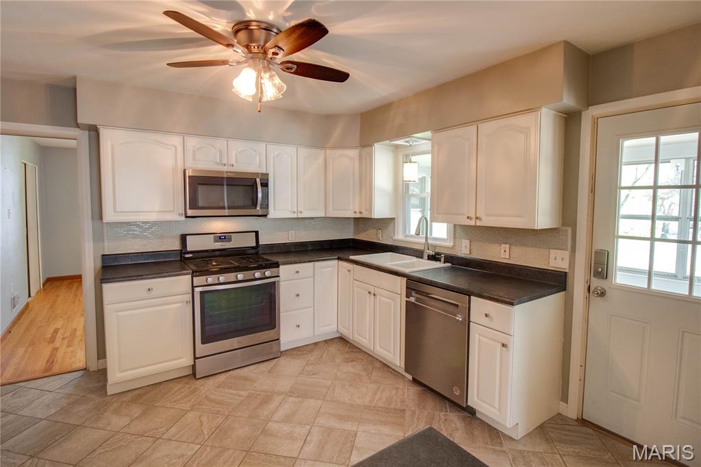 420 Keller Street Godfrey, IL 62035 - Photo 12 of 35