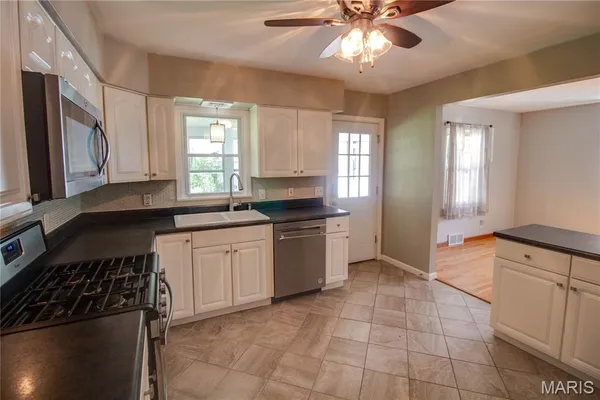 $1,600 | 420 Keller Street, Godfrey, IL 62035