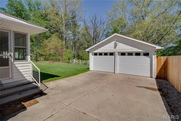 $1,600 | 420 Keller Street, Godfrey, IL 62035