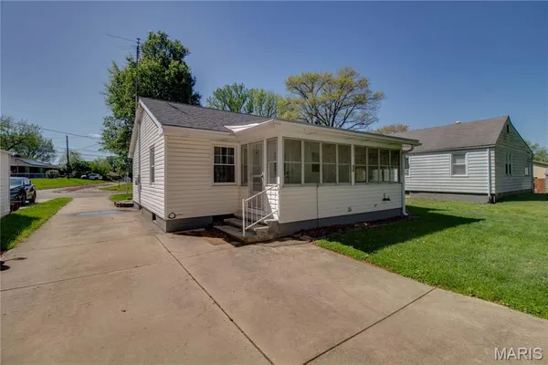 $1,600 | 420 Keller Street, Godfrey, IL 62035