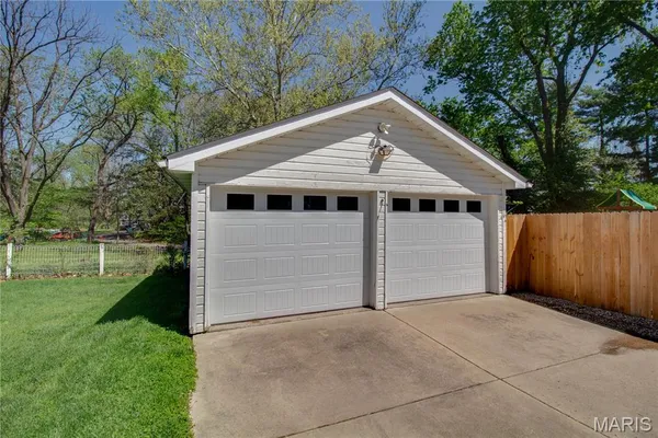 $1,600 | 420 Keller Street, Godfrey, IL 62035
