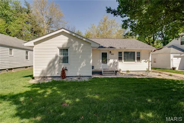 $1,600 | 420 Keller Street, Godfrey, IL 62035