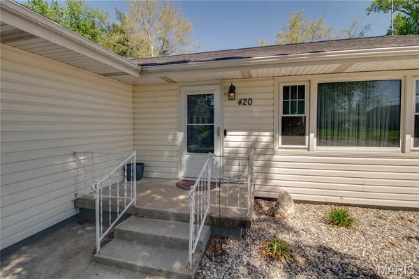$1,600 | 420 Keller Street, Godfrey, IL 62035