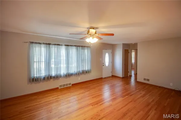 $1,600 | 420 Keller Street, Godfrey, IL 62035
