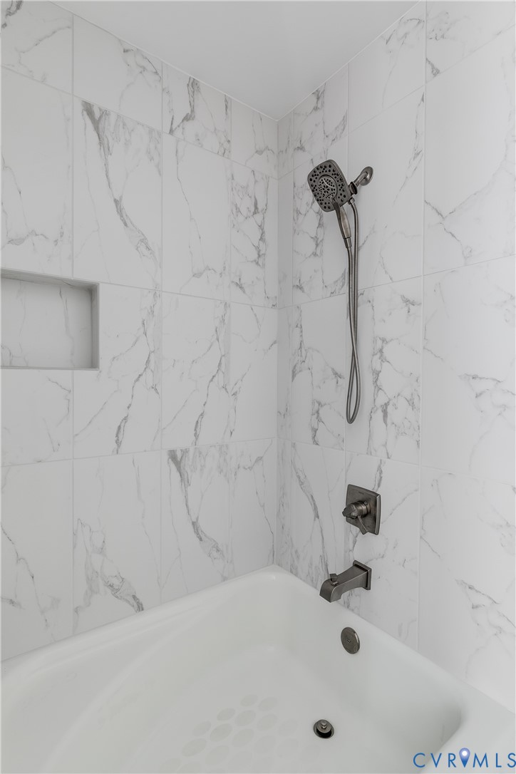 2540 Kentford Road Midlothian, VA 23113 - Photo 37 of 44 a bathroom with a bathtub