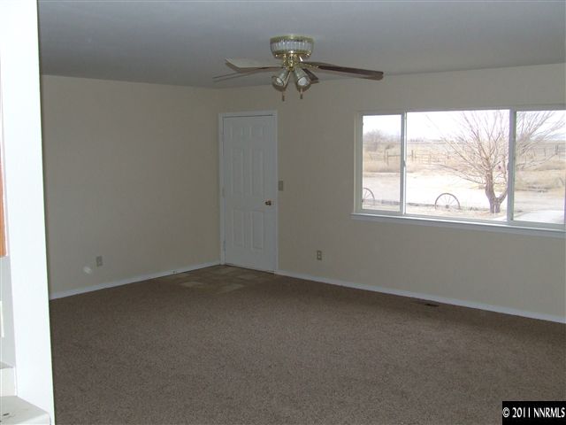 7470 Sandhill Road Fallon, NV 89406 - Photo 4 of 6 an empty room with a window