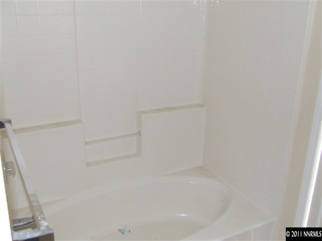 7470 Sandhill Road Fallon, NV 89406 - Photo 6 of 6 a close up of a bathtub