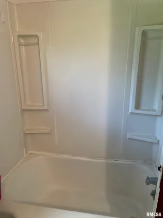 $116,500 | 805 West Washington Street, Pittsfield, IL 62363