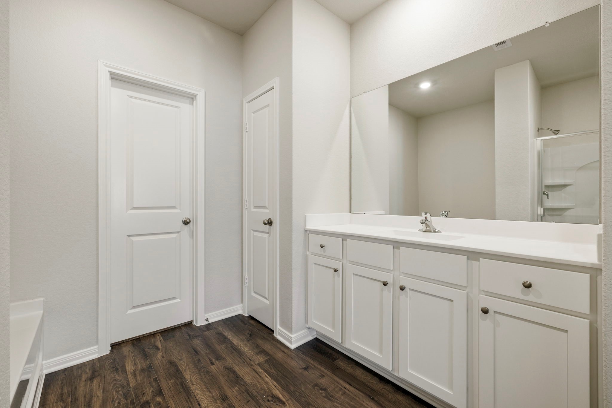 10339 Red Cardinal Drive Cleveland, TX 77328 - Photo 3 of 27 a bathroom with a sink and a mirror