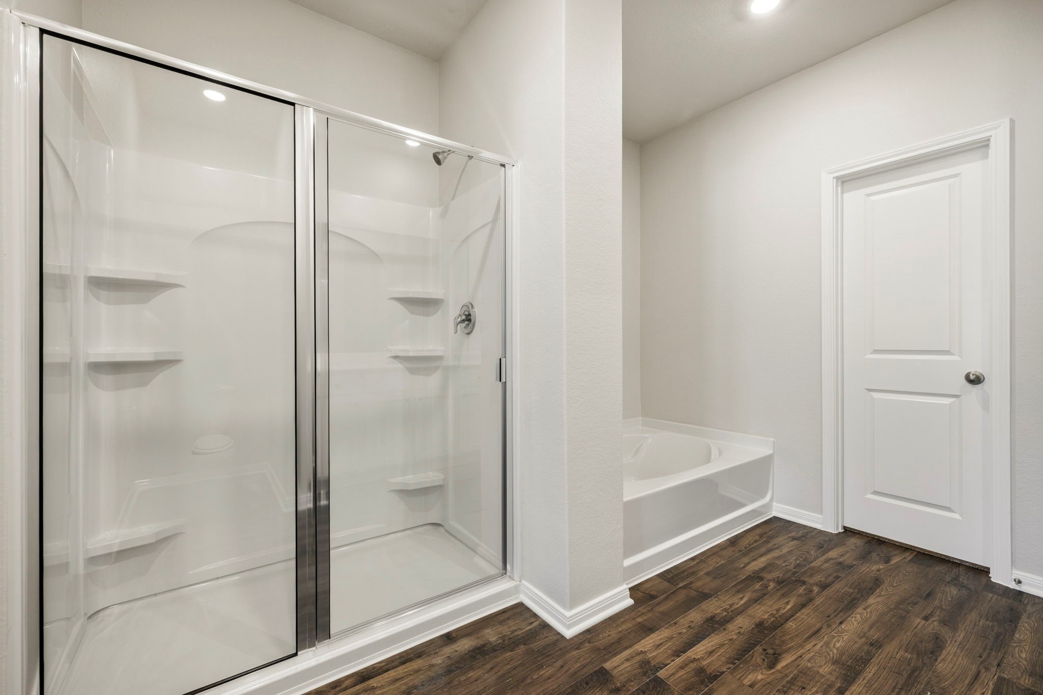 10339 Red Cardinal Drive Cleveland, TX 77328 - Photo 4 of 27 a bathroom with a glass shower door