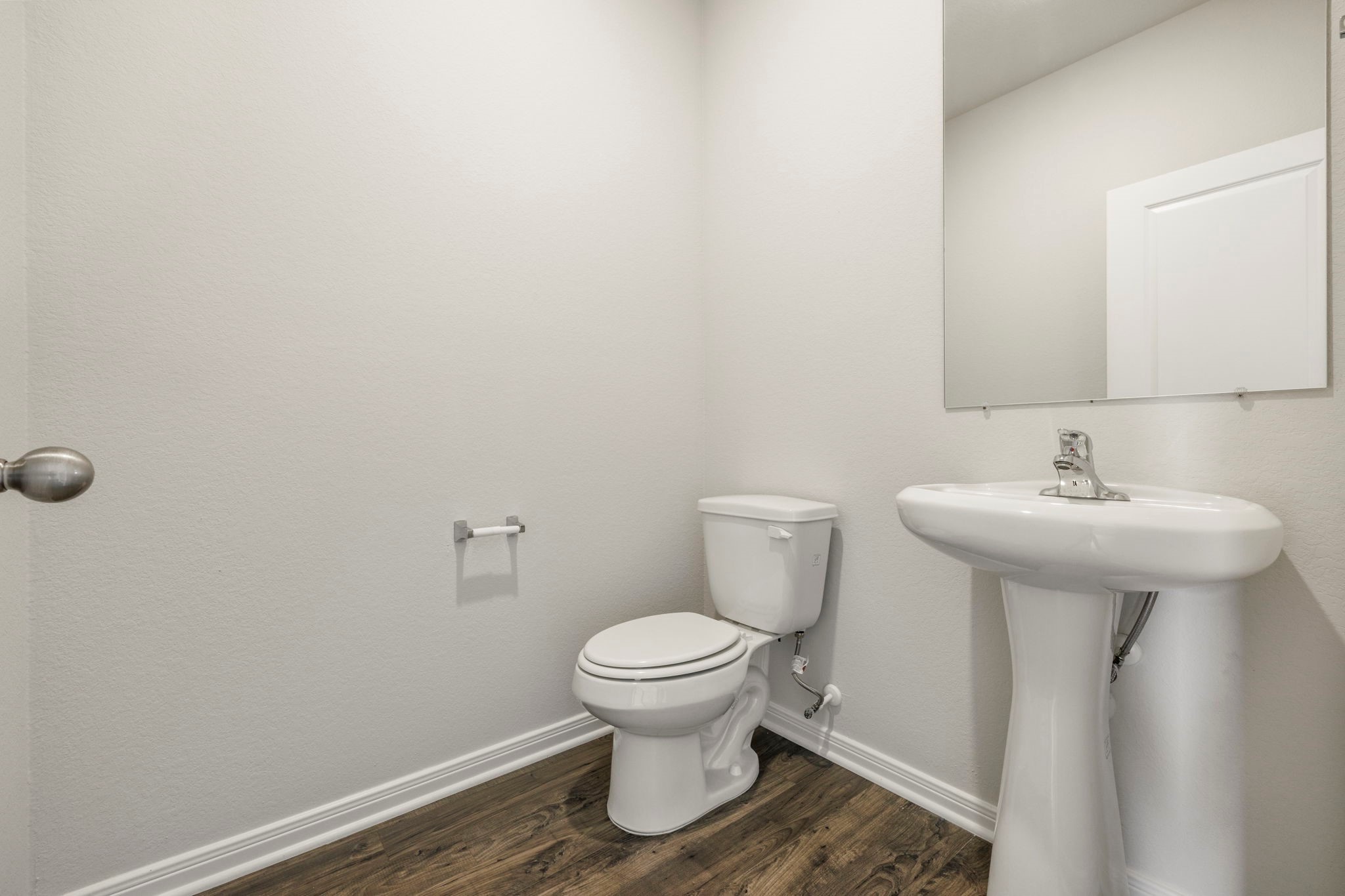 10339 Red Cardinal Drive Cleveland, TX 77328 - Photo 7 of 27 a bathroom with a sink toilet and a mirror