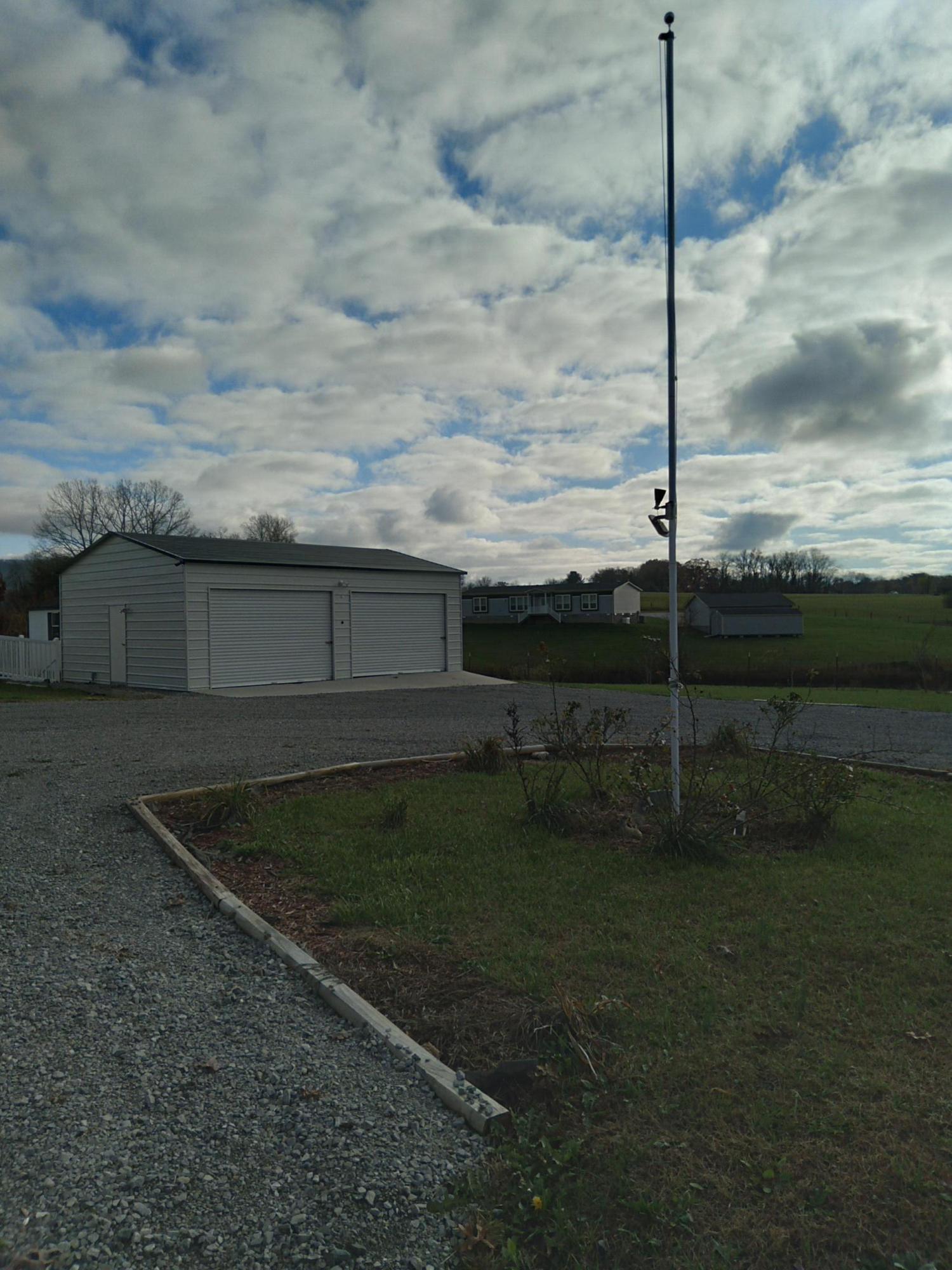 778 Russell Ridge Road Crossville, TN 38555 - Photo 33 of 40 Garage
