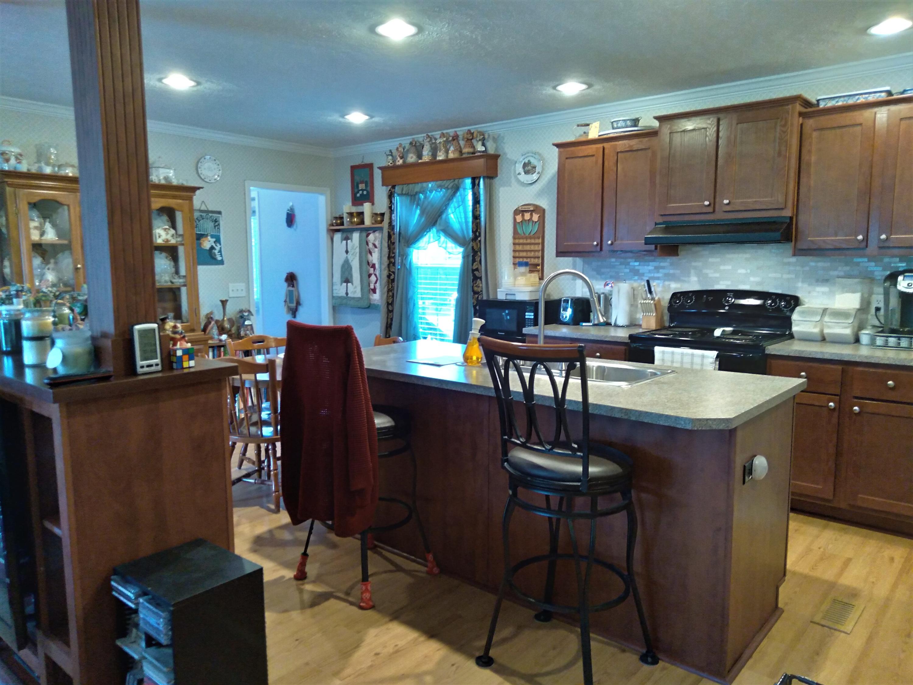 778 Russell Ridge Road Crossville, TN 38555 - Photo 6 of 40 Eat-in/Breakfast Bar