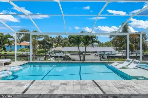 $1,090,000 | 1319 Southeast 38th Street, Cape Coral, FL 33904