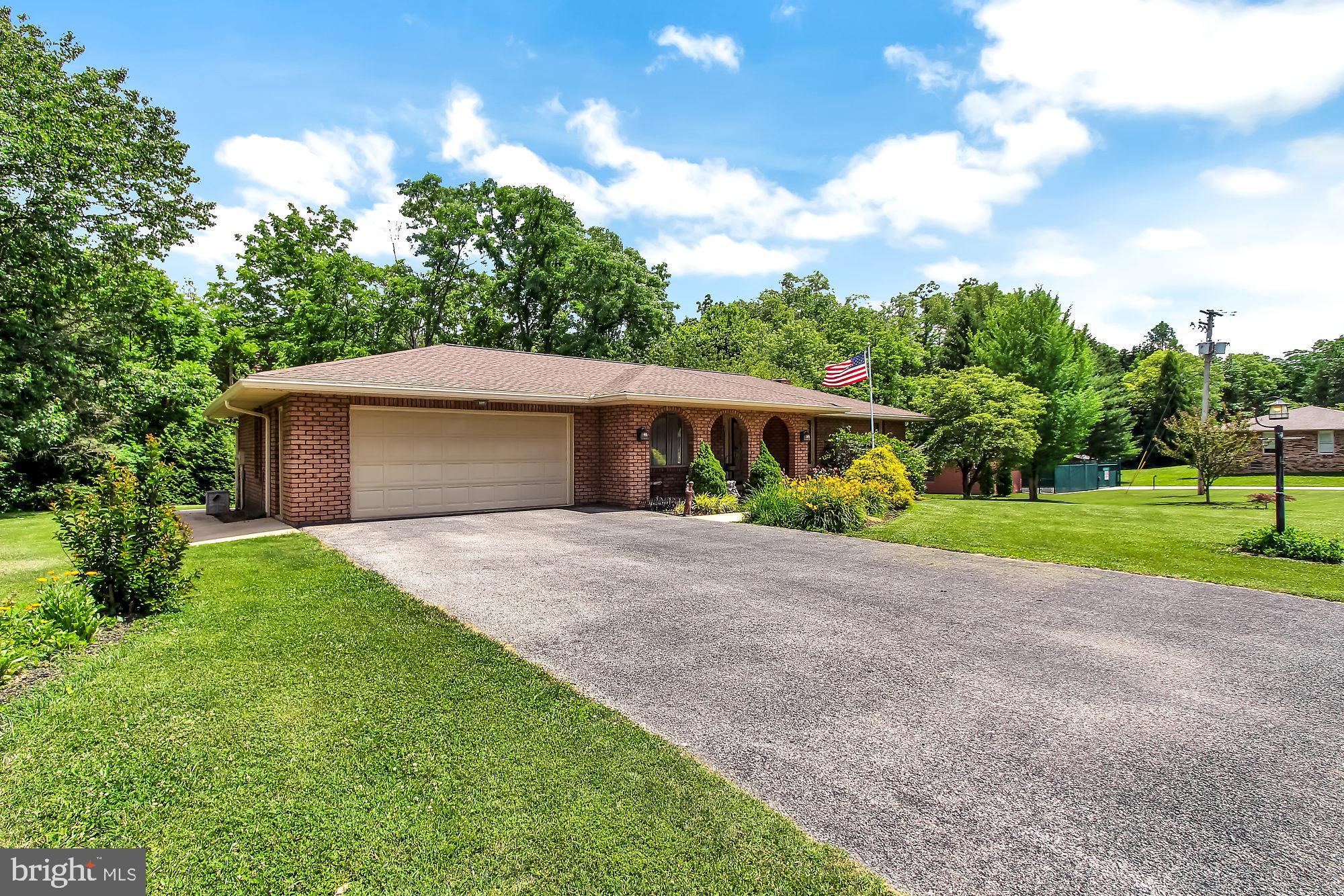 2290 Jonquil Road York, PA 17403 - Photo 2 of 17