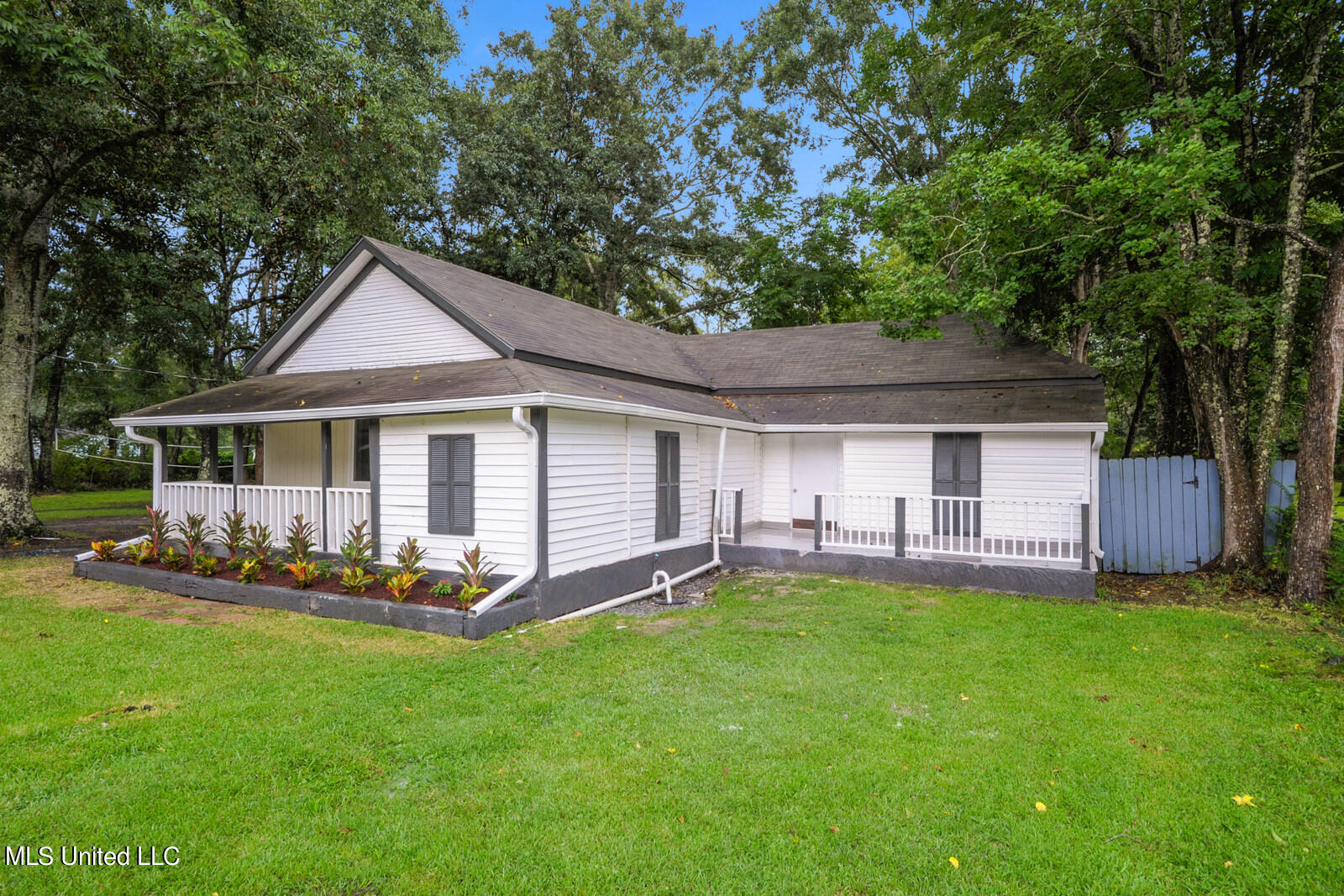 4504 Jamestown Road Moss Point, MS 39563 - Photo 1 of 16 exterior