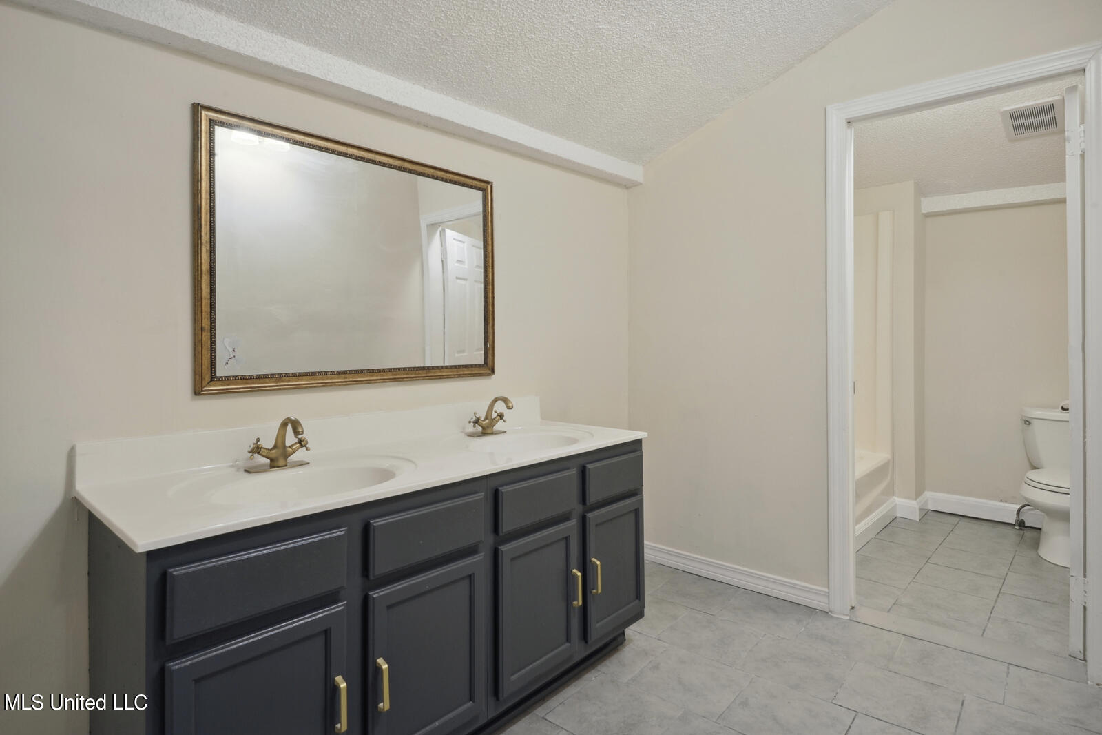 4504 Jamestown Road Moss Point, MS 39563 - Photo 11 of 16 007_1600x1067_mls_1600x1067