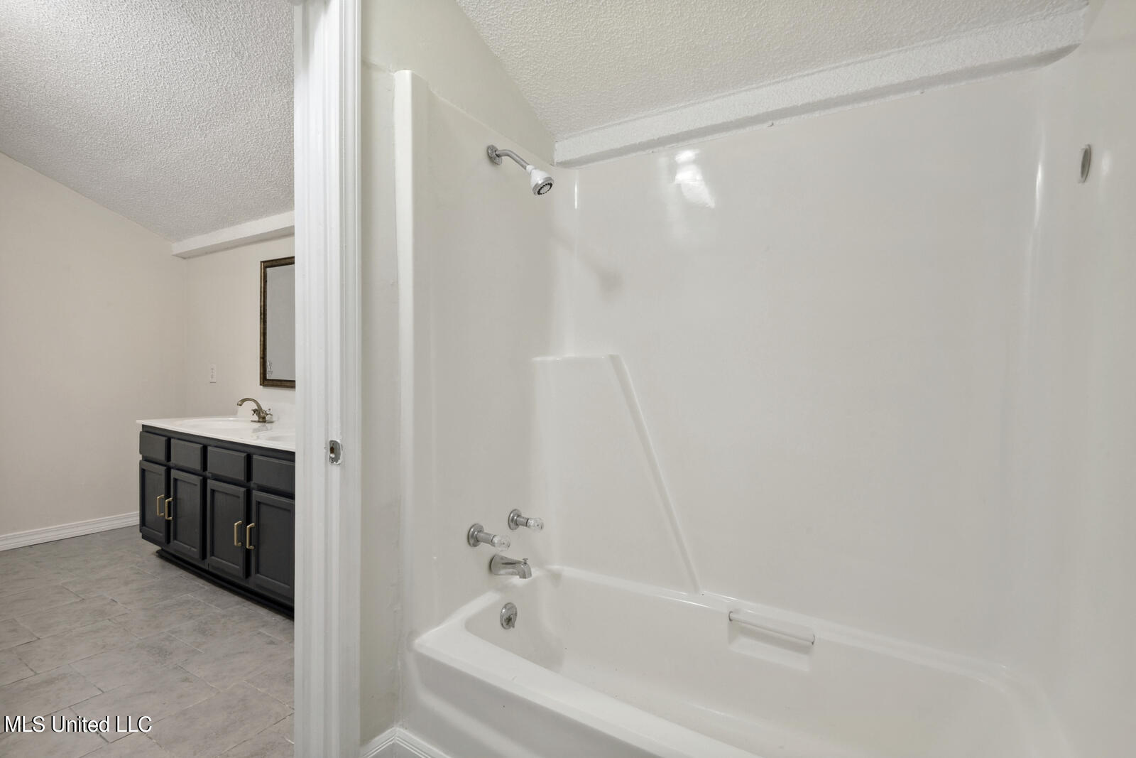 4504 Jamestown Road Moss Point, MS 39563 - Photo 12 of 16 008_1600x1067_mls_1600x1067
