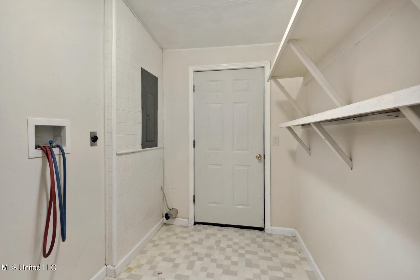 4504 Jamestown Road Moss Point, MS 39563 - Photo 13 of 16 009_1600x1067_mls_1600x1067