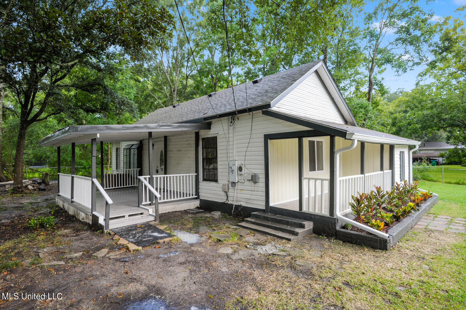4504 Jamestown Road Moss Point, MS 39563 - Photo 15 of 16 001_1600x1067_mls_1600x1067