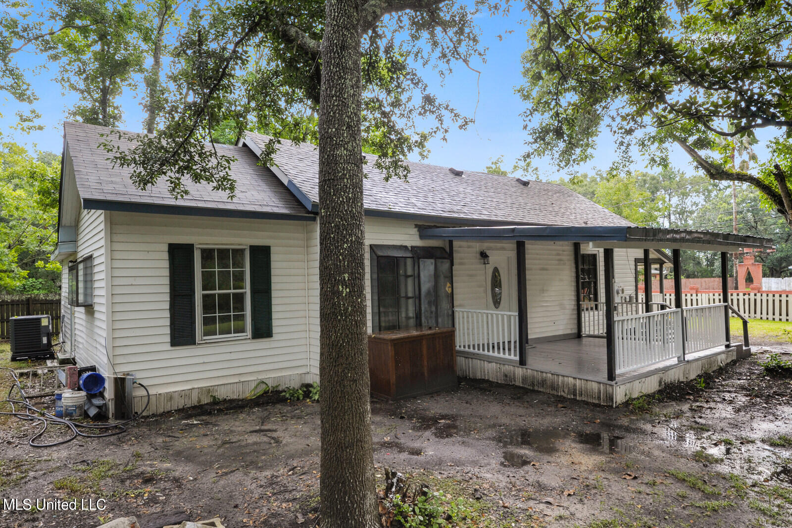 4504 Jamestown Road Moss Point, MS 39563 - Photo 3 of 16 015_1600x1067_mls_1600x1067