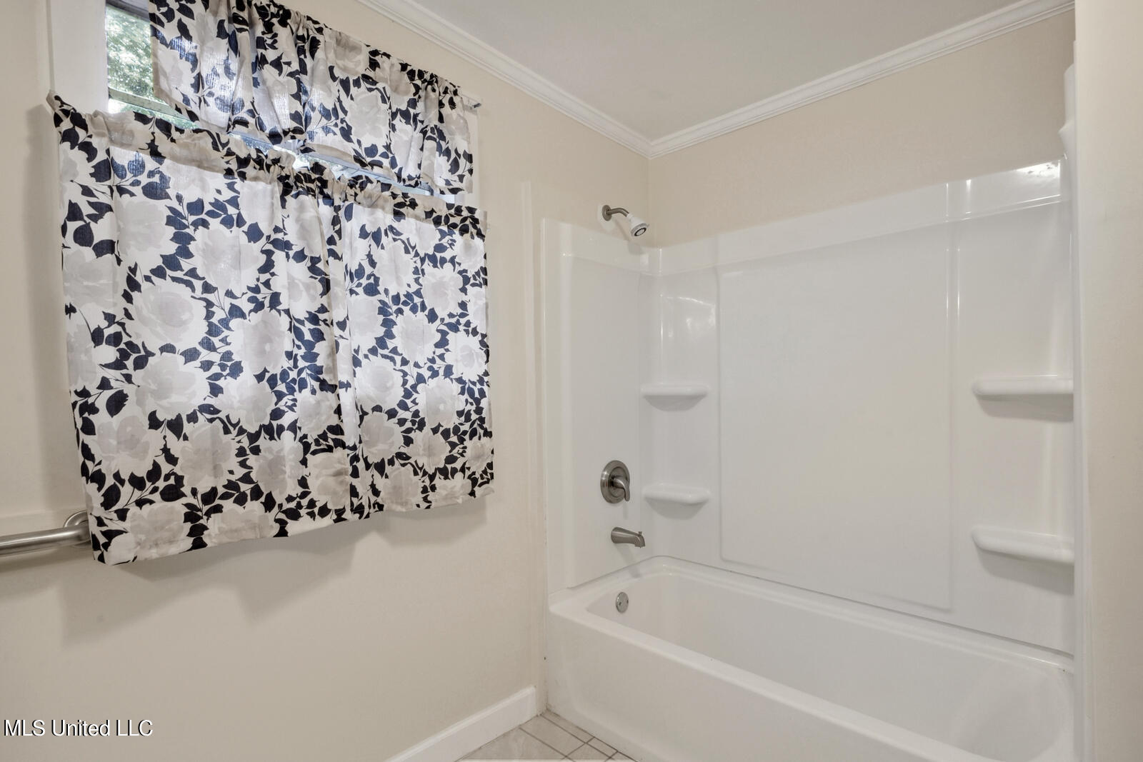 4504 Jamestown Road Moss Point, MS 39563 - Photo 6 of 16 011_1600x1067_mls_1600x1067
