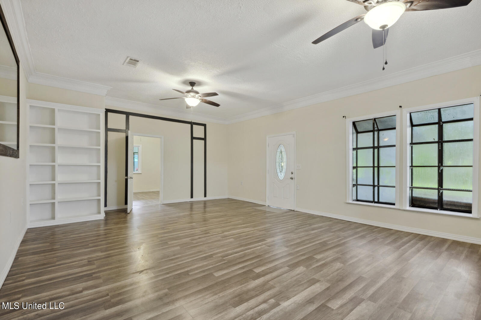 4504 Jamestown Road Moss Point, MS 39563 - Photo 7 of 16 003_1600x1067_mls_1600x1067