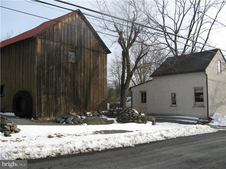 429 Ridge Road Telford, PA 18969 - Photo 2 of 13 Barn
