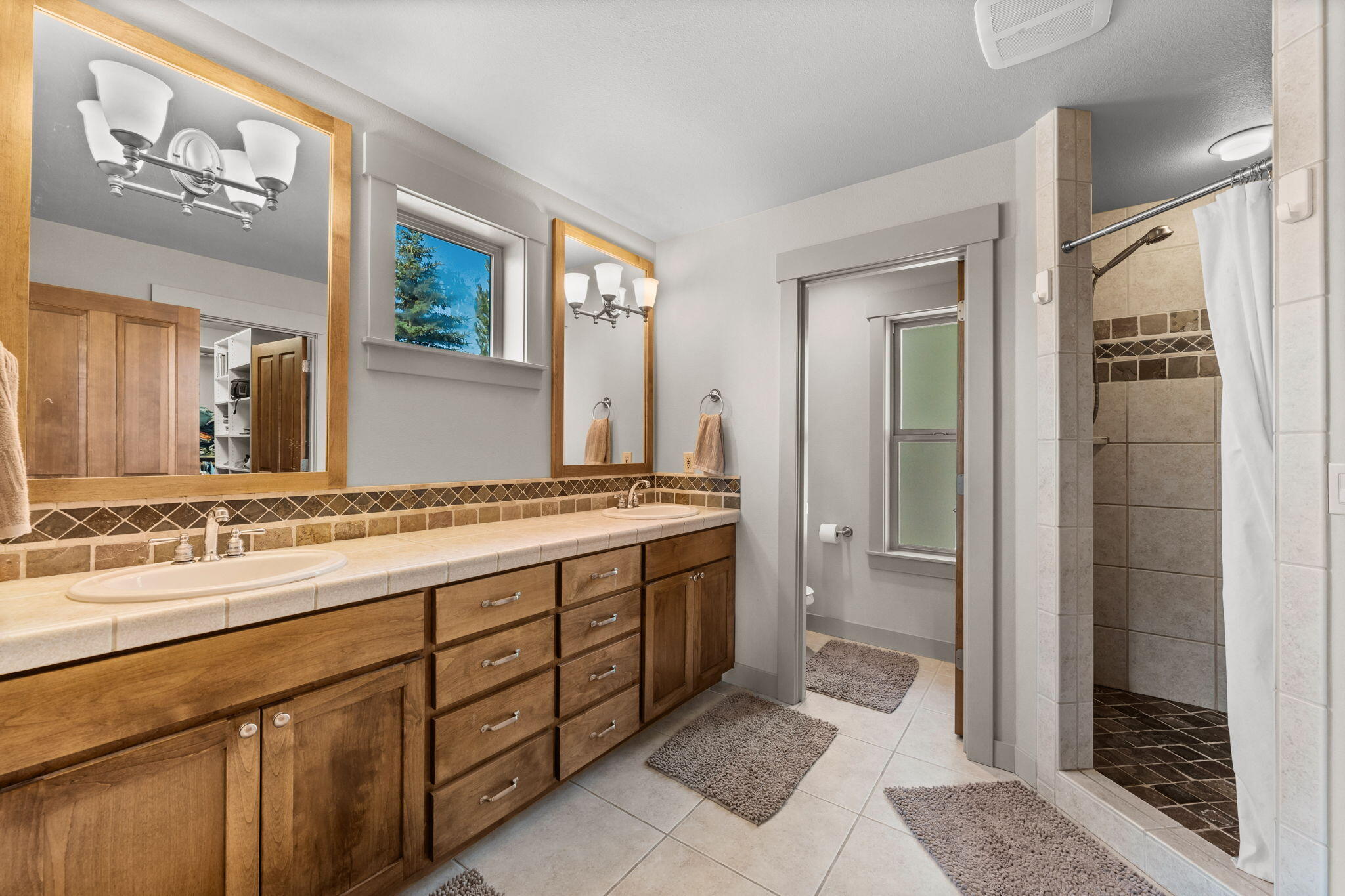 61489 Linton Loop Bend, OR 97702 - Photo 19 of 31 35-web-or-mls-Riley_Visuals-35