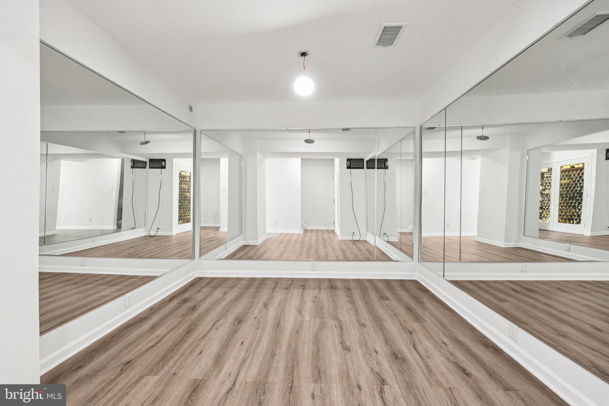 502 Giles Place Sterling, VA 20164 - Photo 22 of 43 Living/Dining Room VIew