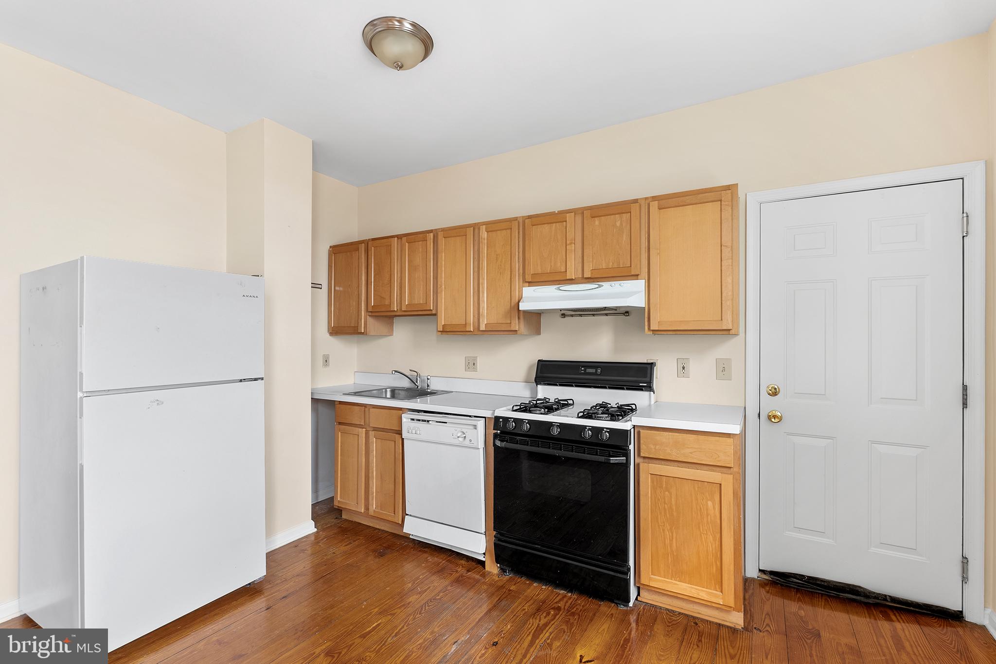 321-23 North Front Street, Unit 6 Philadelphia, PA 19106 - Photo 3 of 16 a kitchen with a stove a sink and a refrigerator
