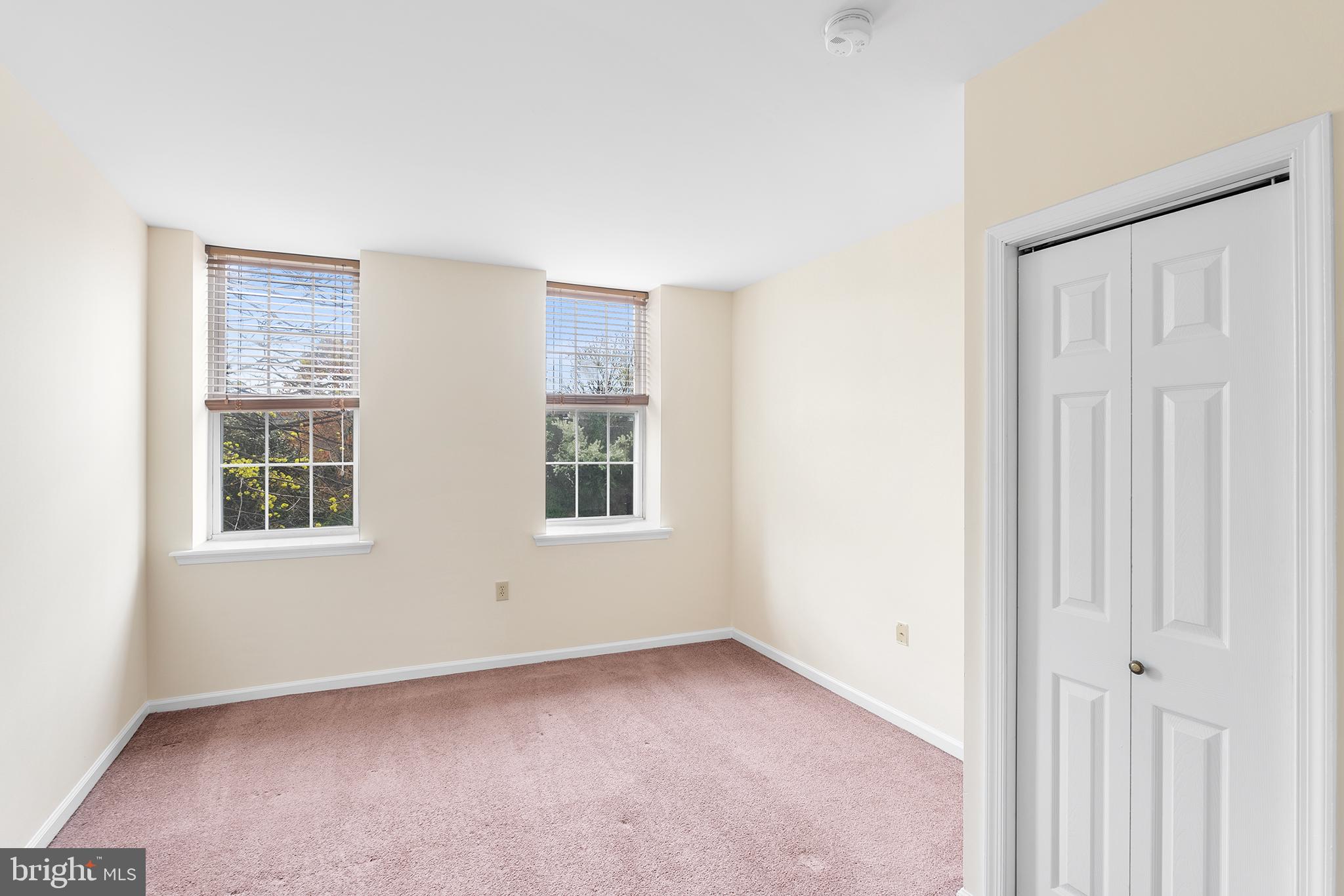 321-23 North Front Street, Unit 6 Philadelphia, PA 19106 - Photo 6 of 16 an empty room with windows