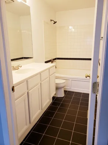 $2,300 | 292 Waterbury Circle, Oswego, IL 60543