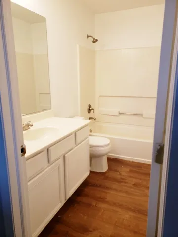 $2,300 | 292 Waterbury Circle, Oswego, IL 60543