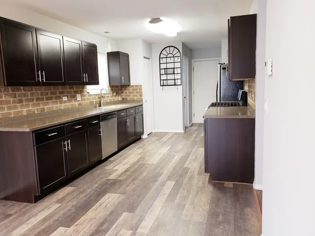 $2,300 | 292 Waterbury Circle, Oswego, IL 60543