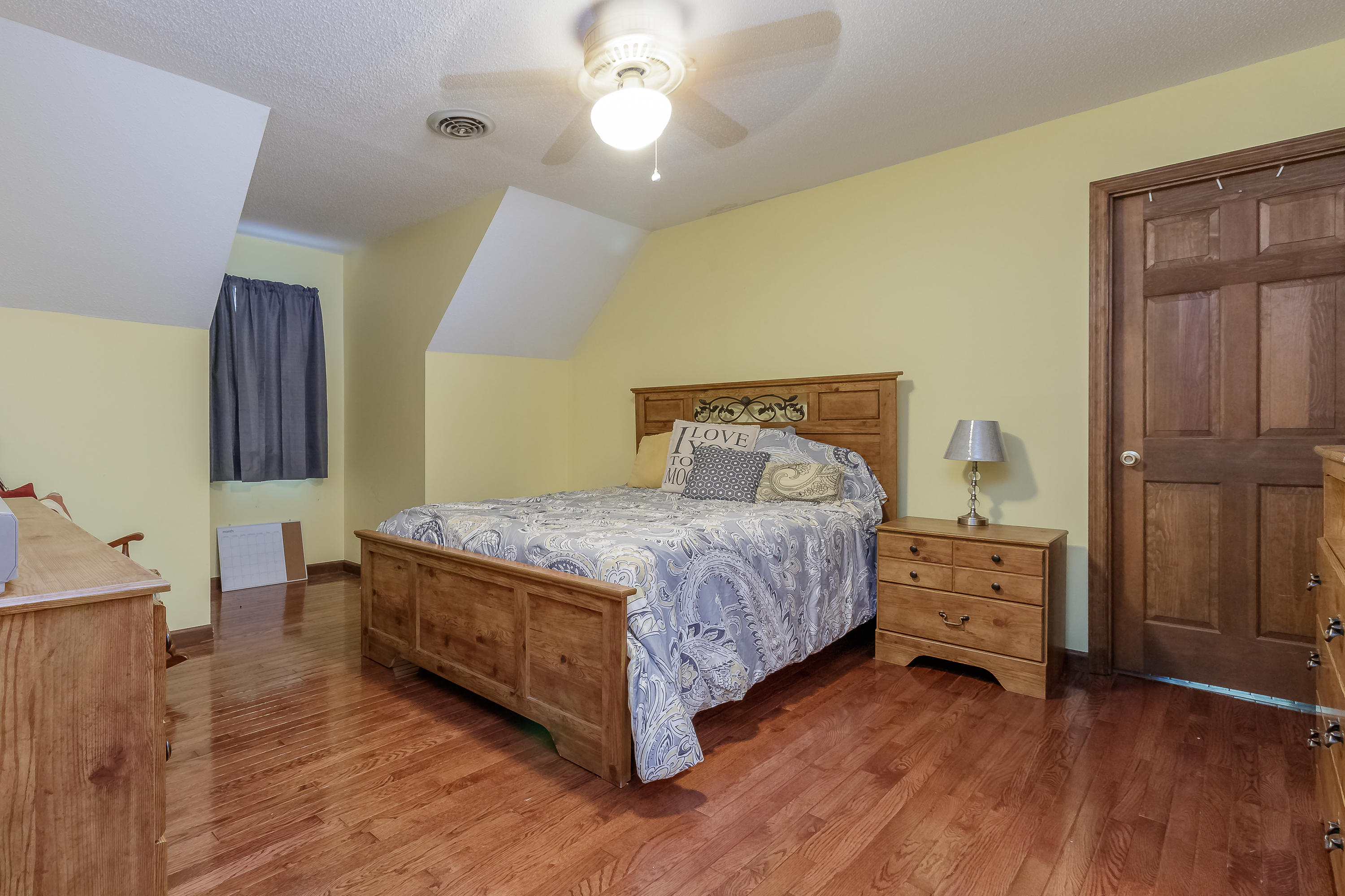 1626 Round Pond Road LaFayette, GA 30728 - Photo 26 of 46 Upstairs Bedroom 1
