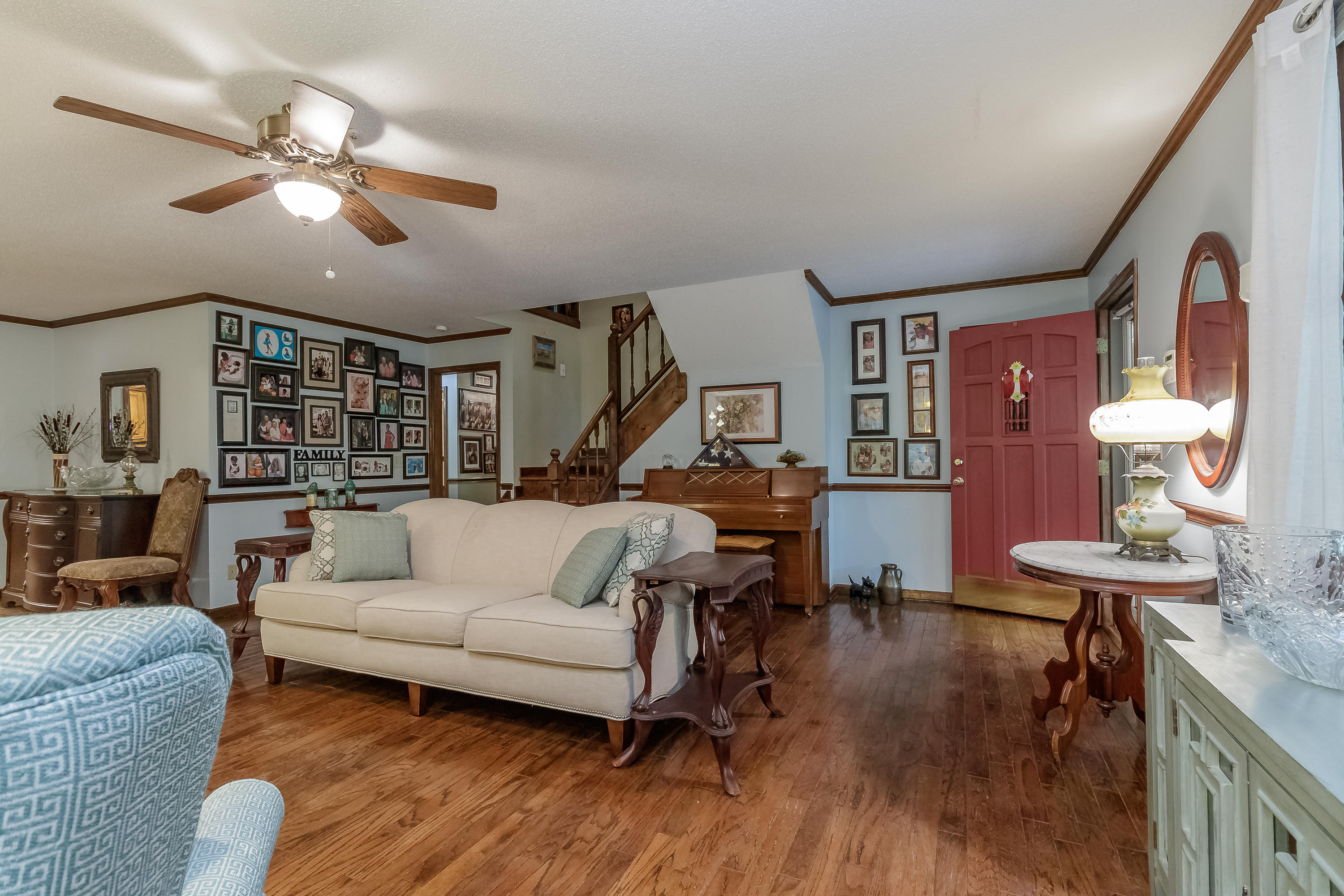 1626 Round Pond Road LaFayette, GA 30728 - Photo 5 of 46 Living Room