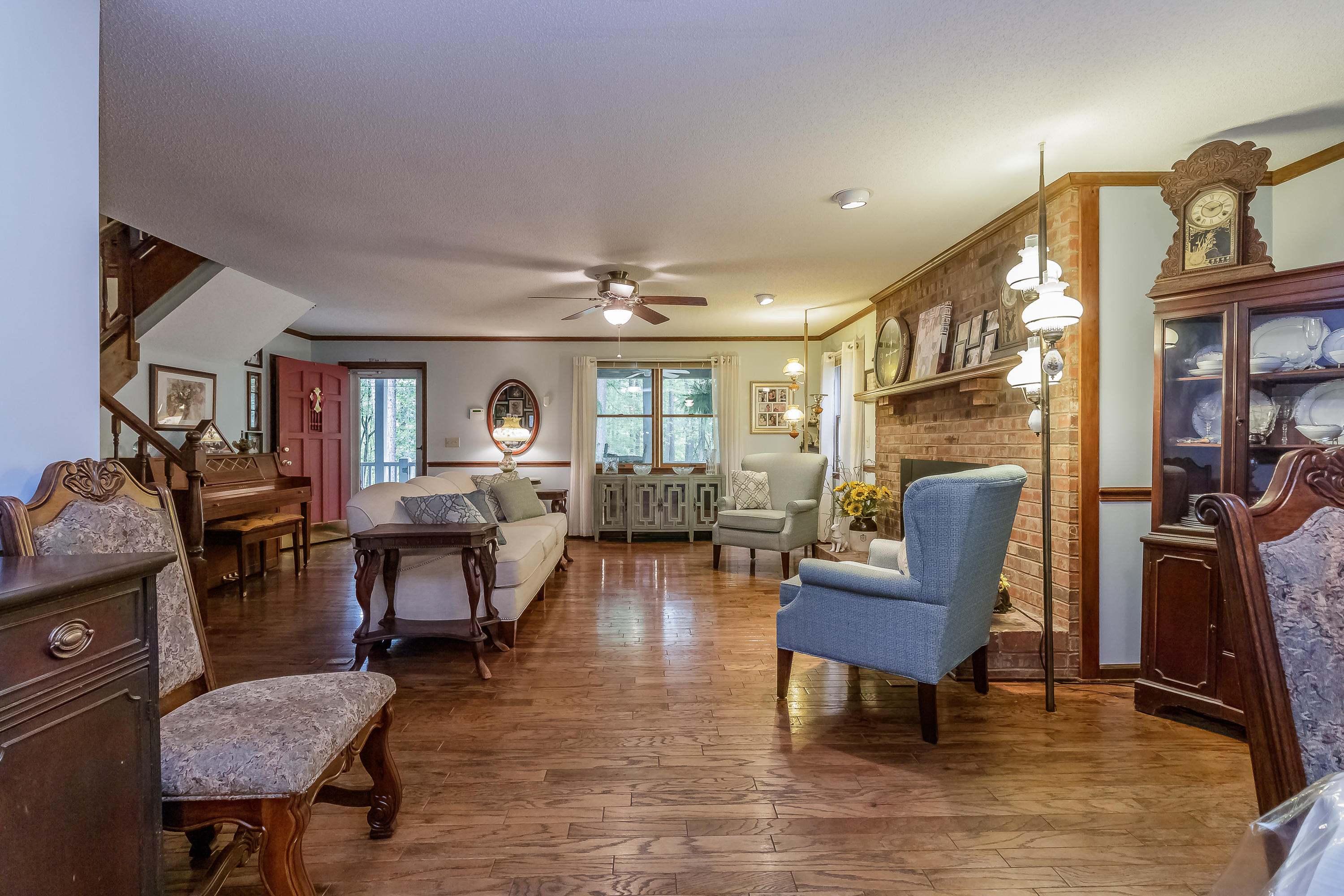 1626 Round Pond Road LaFayette, GA 30728 - Photo 6 of 46 Living Room