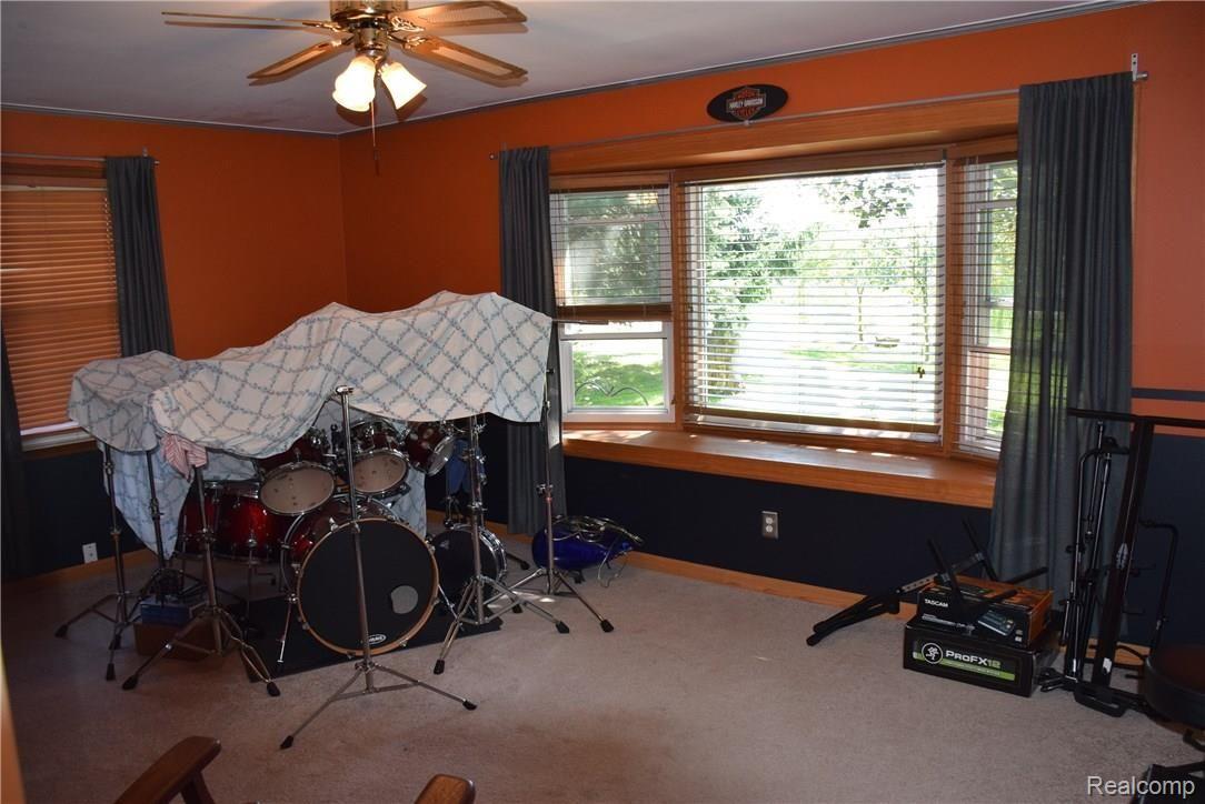 29679 Hickey Road New Baltimore, MI 48051 - Photo 29 of 33 29 large bedroom.JPG