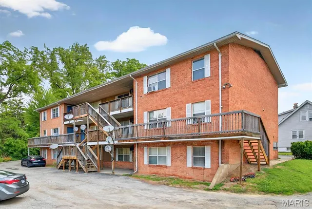 $585,000 | 25 South 76th Street, Belleville, IL 62223