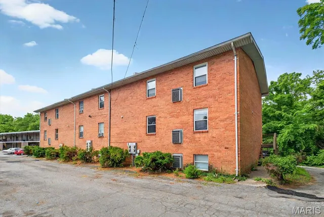 $585,000 | 25 South 76th Street, Belleville, IL 62223