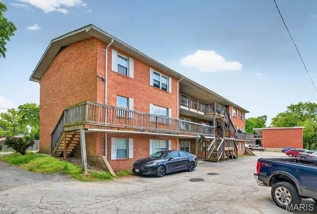 $585,000 | 25 South 76th Street, Belleville, IL 62223