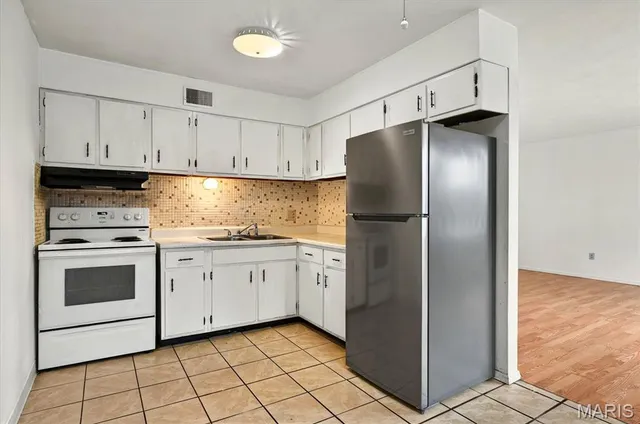 $585,000 | 25 South 76th Street, Belleville, IL 62223